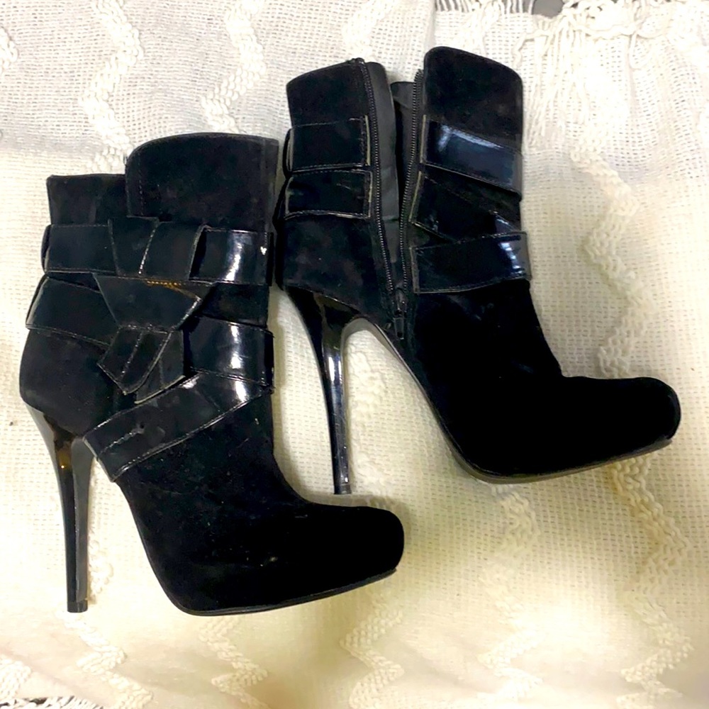 4” black ankle boot